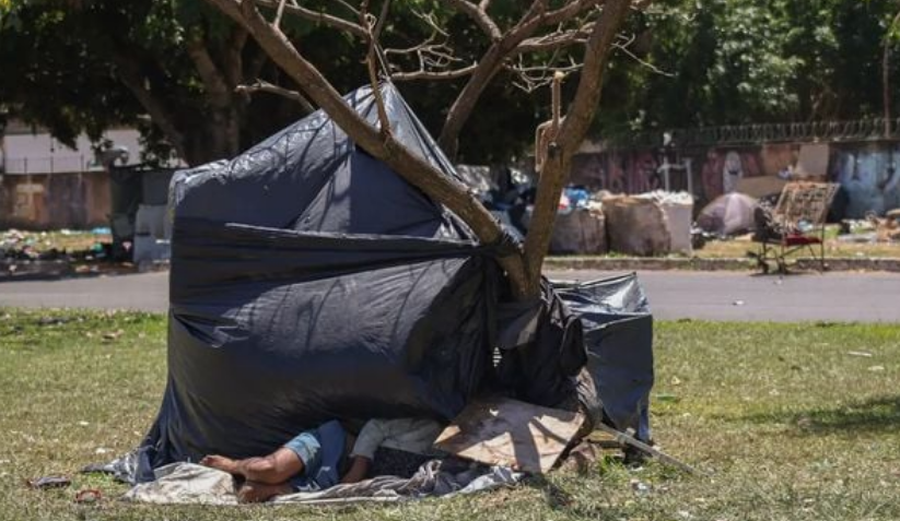 Invisíveis de Salvador: População de rua dispara e vive a batalha diária da fome, violência e abandono