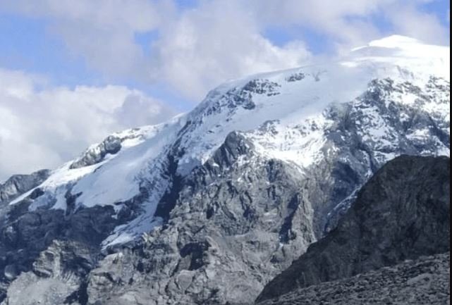 Avalanche deixa dois mortos e cinco feridos