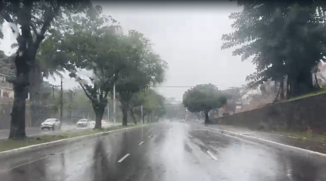 Prefeitura de Salvador cancela aniversário após forte chuva