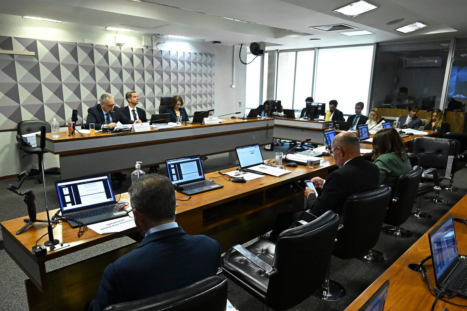 URGENTE: CPMI do INSS pede indiciamento de 216 pessoas, incluindo Daniel Vorcaro; veja lista completa do relatório final