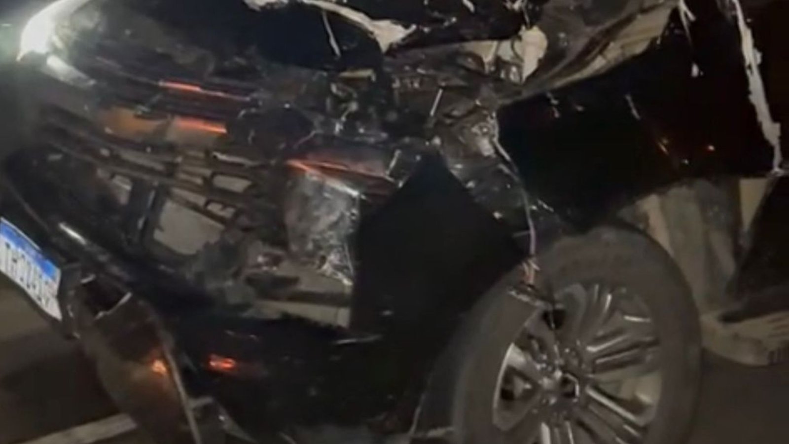 Deputado sofre grave acidente e veículo fica destruído em cidade baiana