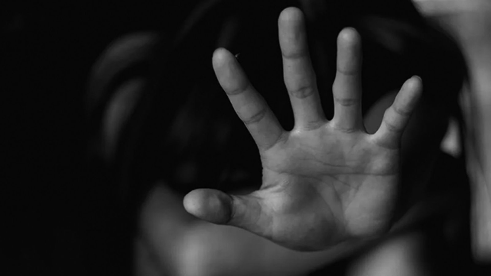 Falhas em ações na Bahia geram alto risco de revitimização de crianças vítimas de violência, aponta relatório do TCE