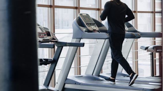 MANTENDO O PIQUE: Confira dicas para correr melhor na esteira