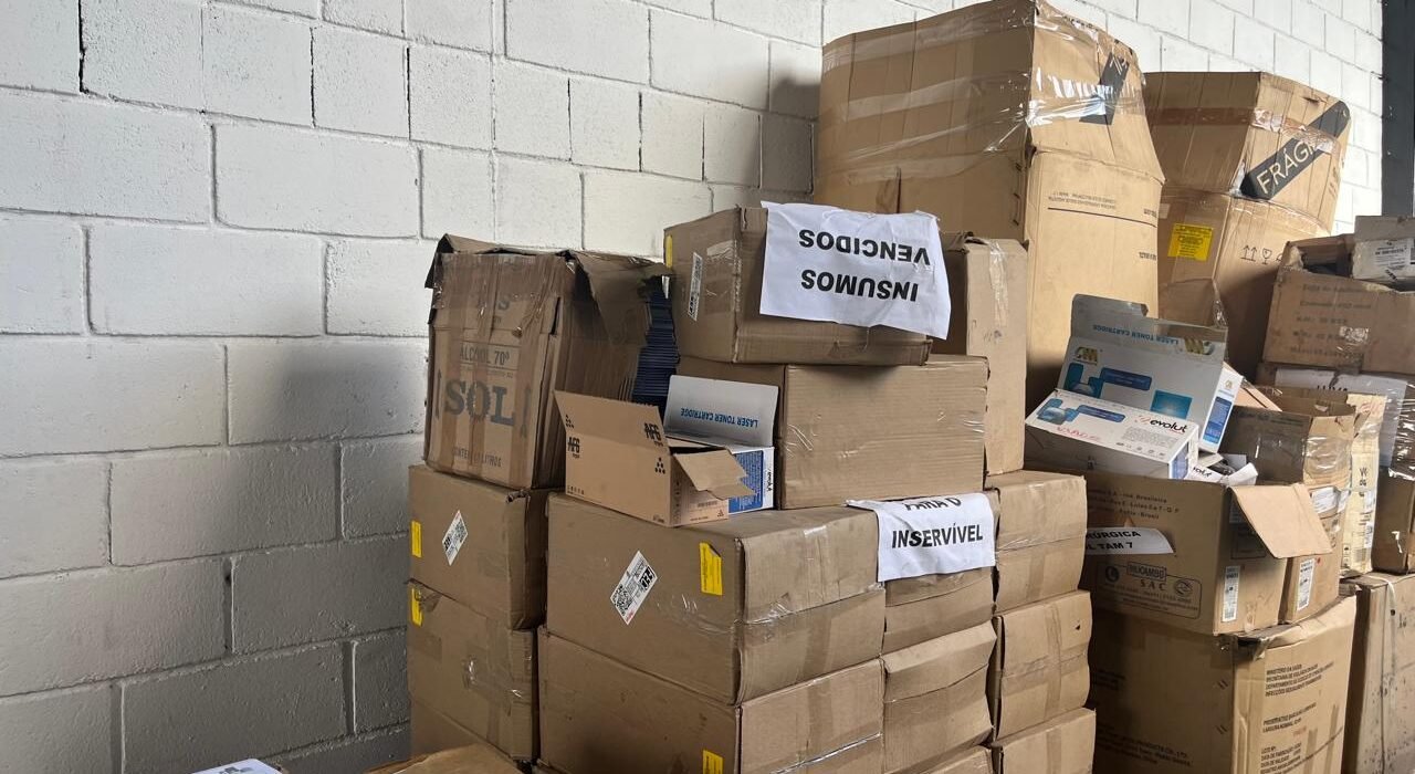 Vídeo revela desperdício de insumos em depósito da Saúde de Feira de Santana; assista