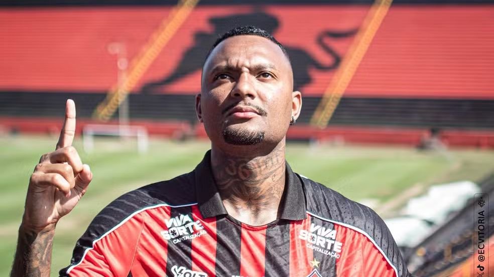 Zagueiro do Vitória, Luan Cândido se recupera de lesão e está pronto para reforçar equipe