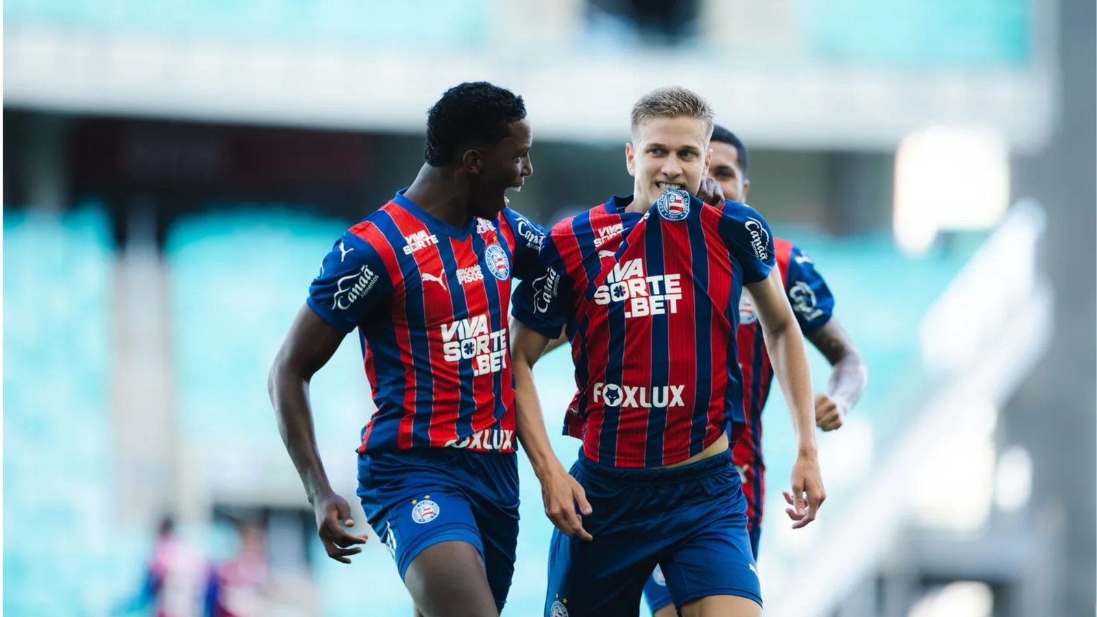 Ex-Bahia decide com golaço e já vira destaque no novo clube