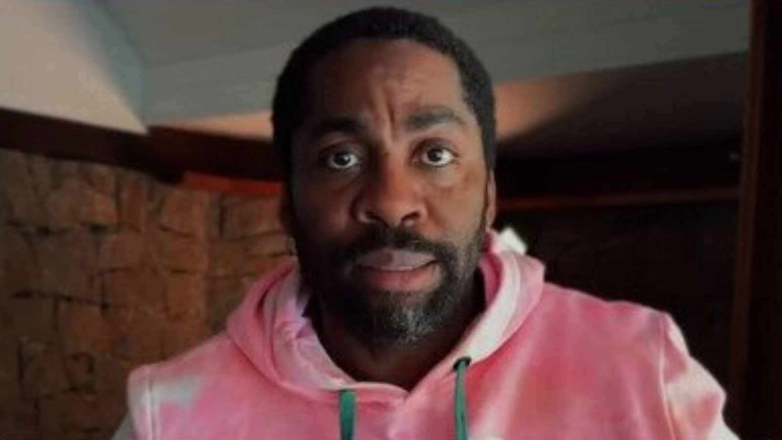 “Virou péssimo pai, de não assumir e não pagar pensão”, dispara Lázaro Ramos ao revelar fim de amizade