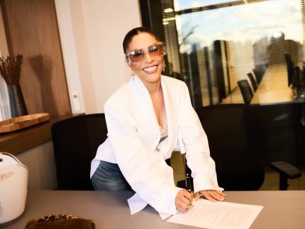 Manu Bahtidão oficializa contrato com novos empresários e monta um time de peso