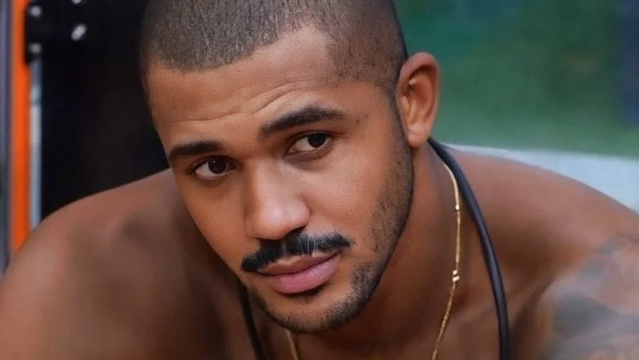 Matheus Moreira, do BBB 26, quebra o silêncio após denúncia grave e nega estar fugindo da Justiça