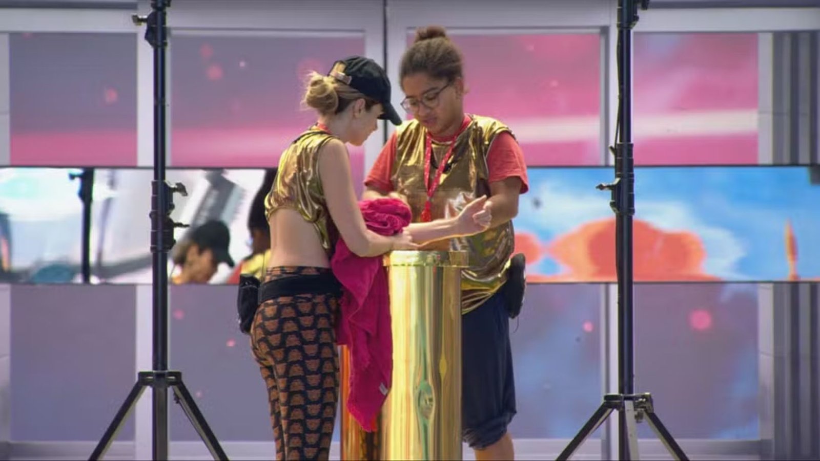 Castigo do Monstro é suspenso após revolta e choro de Ana Paula Renault