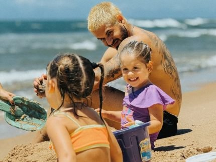 Em viagem com os filhos, Zé Felipe publica mensagem enigmática