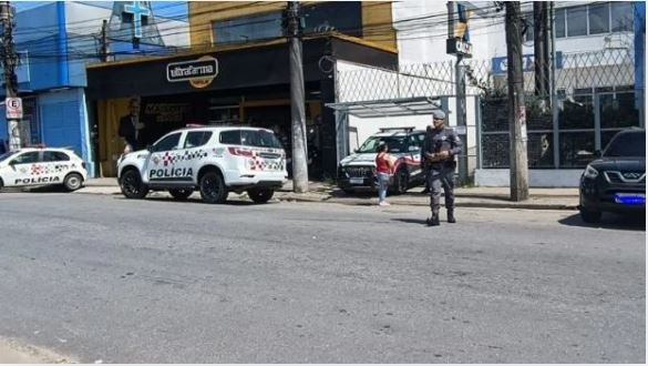 VÍDEO: AGONIA TOTAL! Tesoureira e parente são sequestrados e mantidos reféns durante roubo a banco; veja