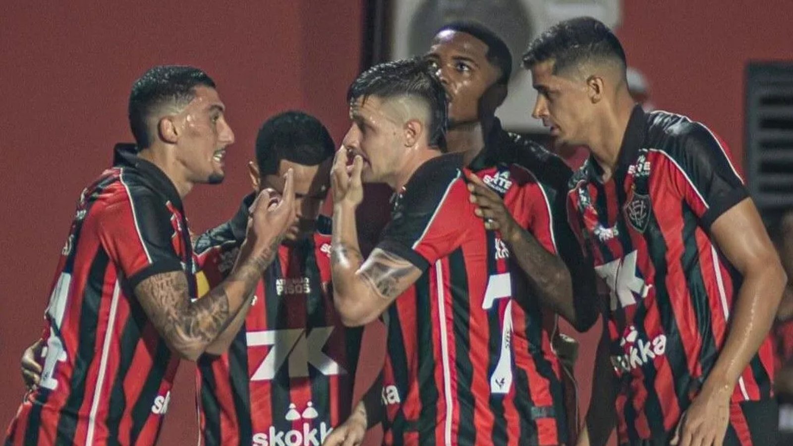 Vitória x Botafogo-PB: onde assistir, arbitragem e prováveis escalações do confronto da 1ª rodada da Copa do Nordeste