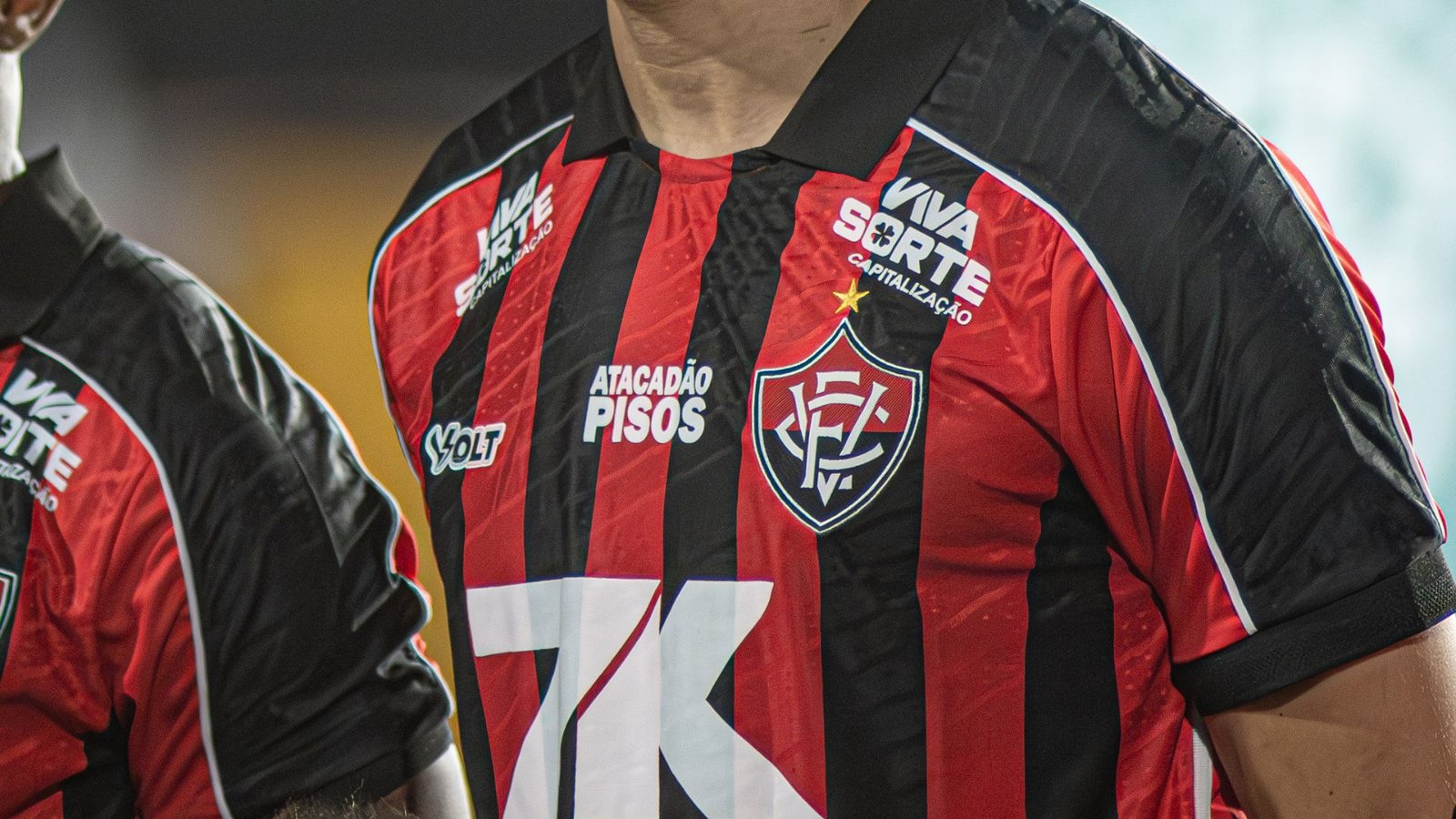 Zagueiro ‘xodó’ da torcida do Vitória tem saída encaminhada para equipe da Série B