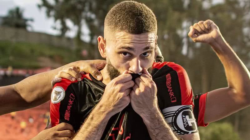 DE VOLTA? Vitória surpreende e negocia retorno de Wagner Leonardo