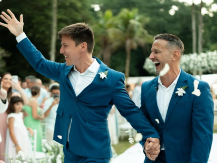 Ex-repórter do “Mais Você”, Felipe Suhre troca alianças com diretor em casamento no Rio