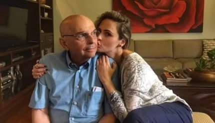 Assessoria atualiza estado de saúde do pai de Ana Paula Renault após internação