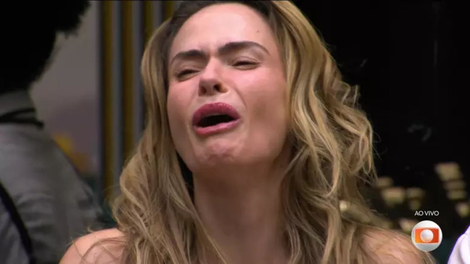 Ana Paula Renault chora ao ver família na final após morte do pai no BBB 26; ASSISTA