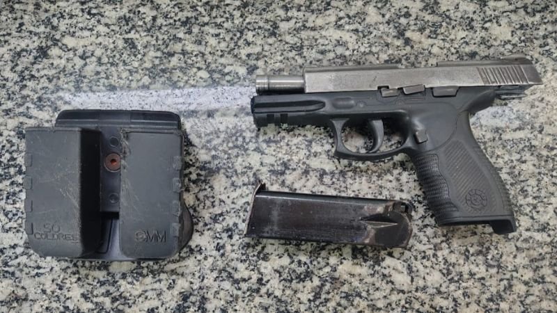 TROCA DE TIROS: Suspeito usa pistola para confrontar PM no Nordeste de Amaralina e se dá mal