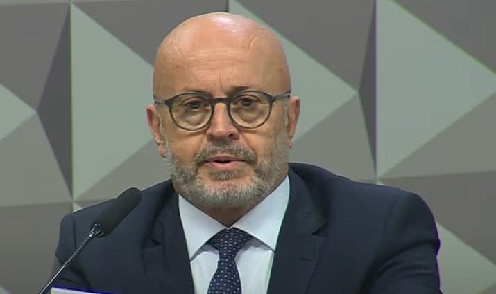 'Careca do INSS' é acusado de corromper policiais a forjar furto de carro de luxo; entenda