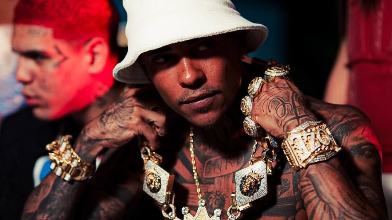 Delegada debocha de MC Poze após invasão na casa do cantor: "Ataca a polícia"