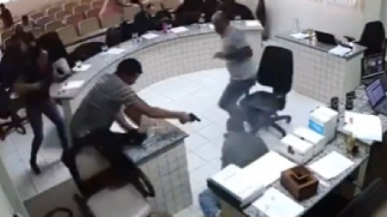 Homem que atirou no assassino do pai é absolvido; saiba detalhes