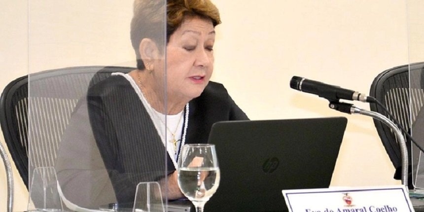 Desembargadora que reclamou de corte em penduricalhos tem motorista e carro de luxo pagos pelo tribunal