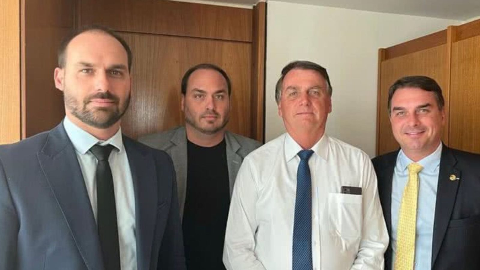 "Clã" no primeiro escalão? Ideia de Flávio Bolsonaro para governo causa ruído político
