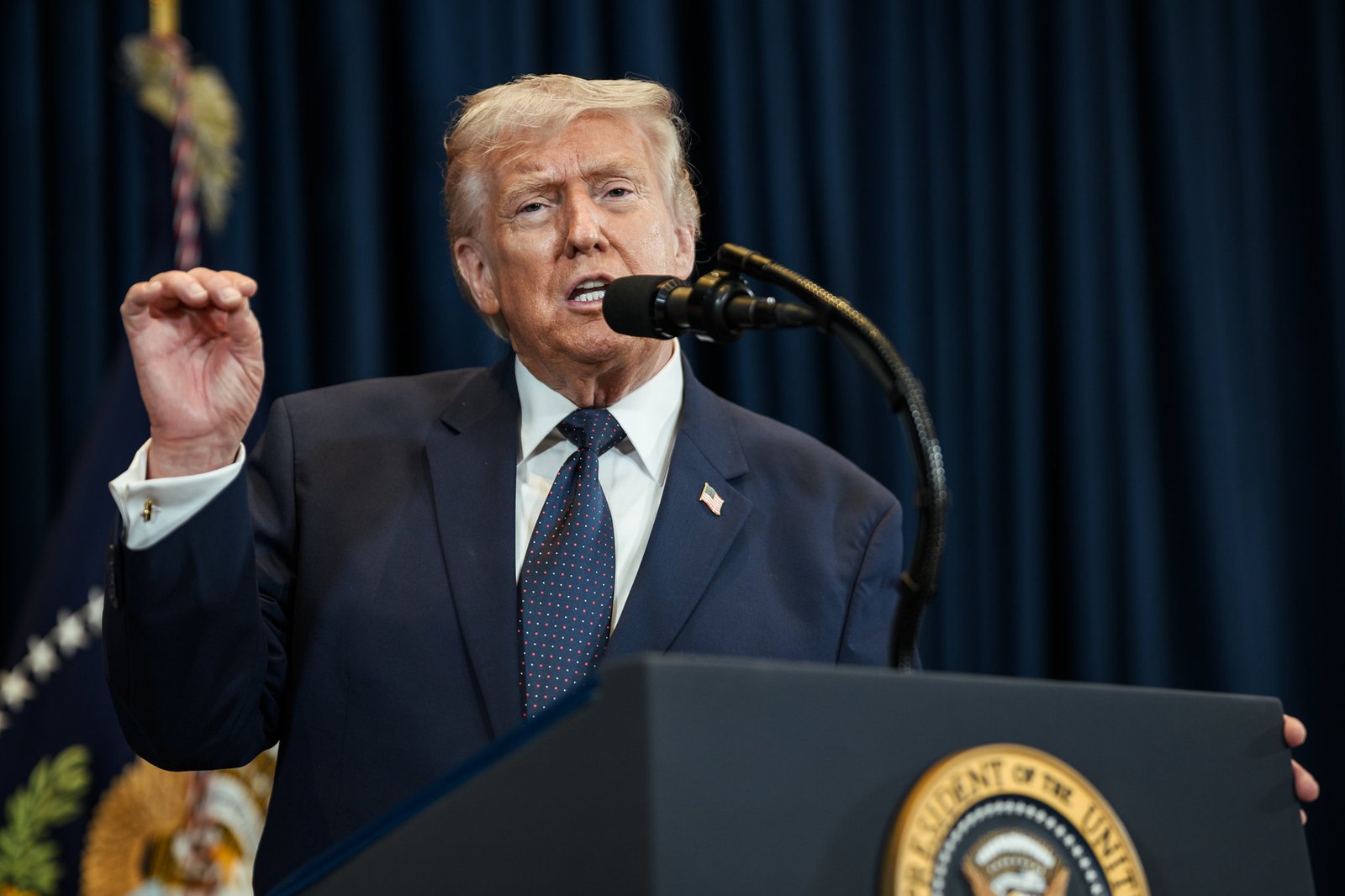 Donald Trump confirma resgate de pilotos de caça abatidos em conflito com Irã
