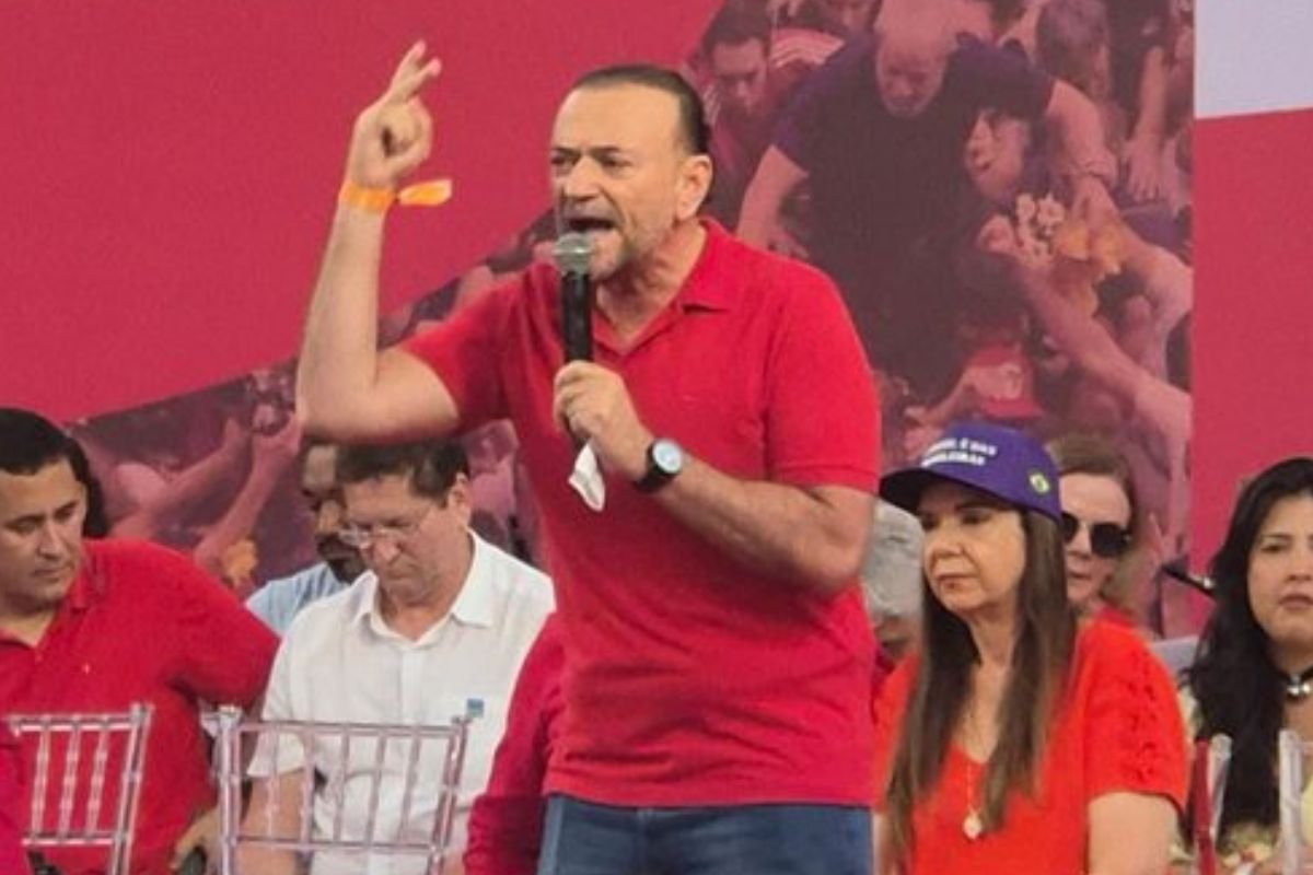 PT precisa de humildade para se aproximar de evangélicos, diz presidente