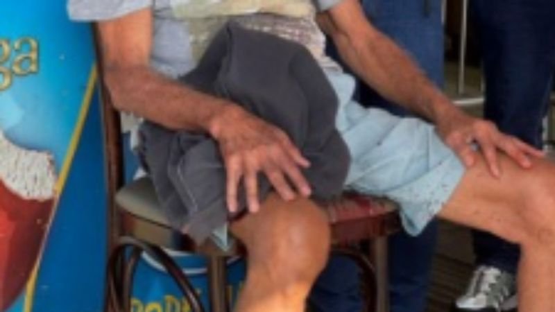 VÍDEO: Homem é agredido por populares após arremessar garrafa de vidro em idoso de 92 anos