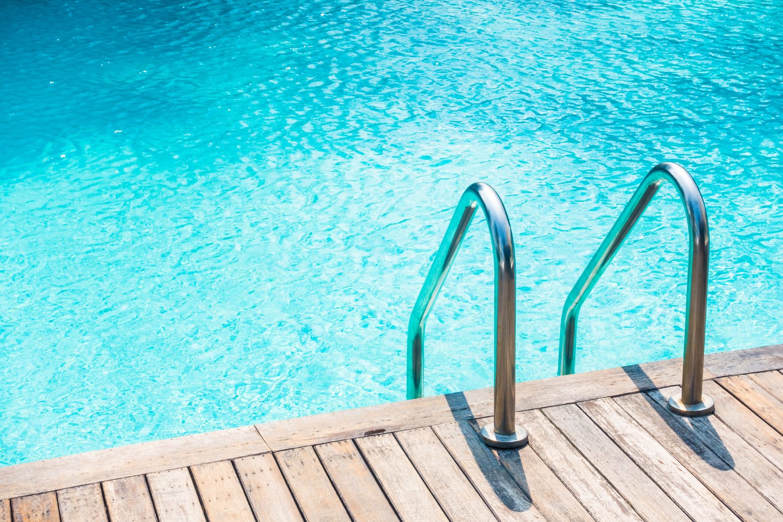 Menino de 3 anos morre afogado após cair em piscina de chácara