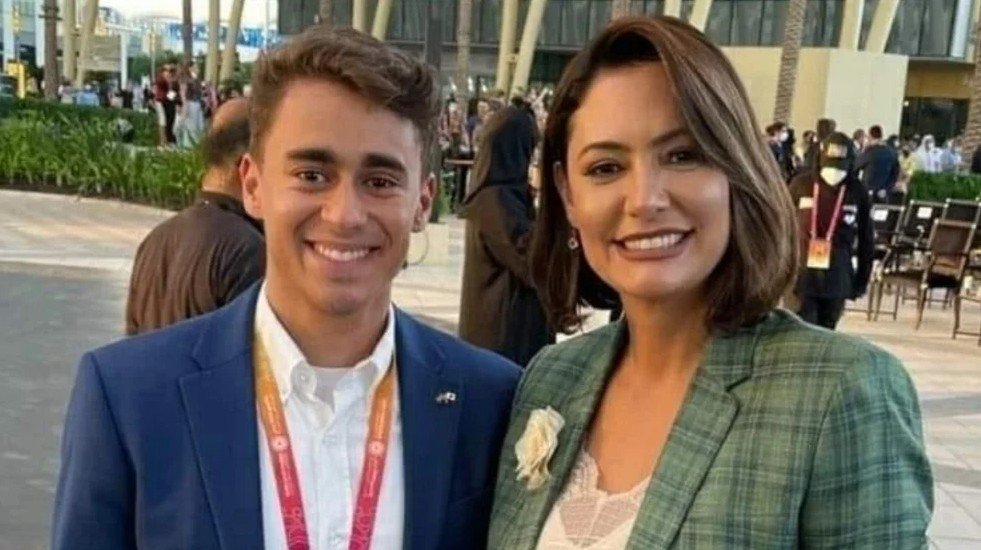 Michelle interage com Nikolas nas redes em meio a celeuma com Eduardo Bolsonaro
