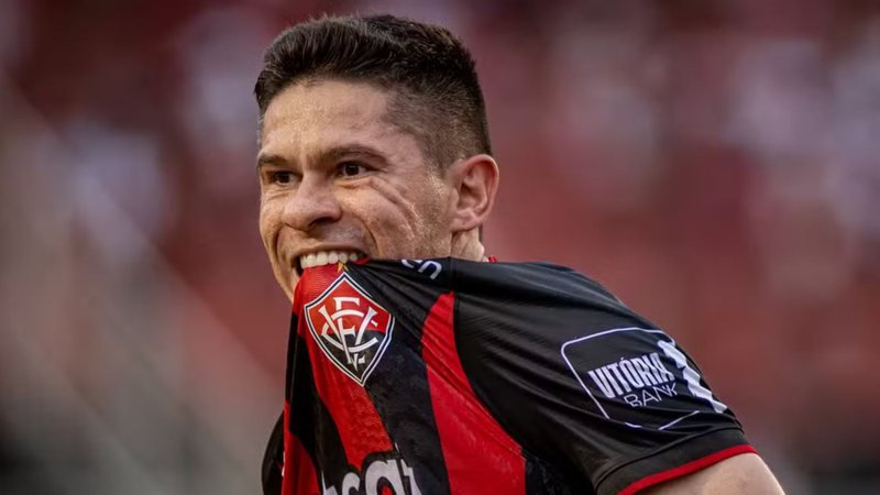 Jogador do Vitória recebe importante honraria da Câmara de Salvador; saiba qual