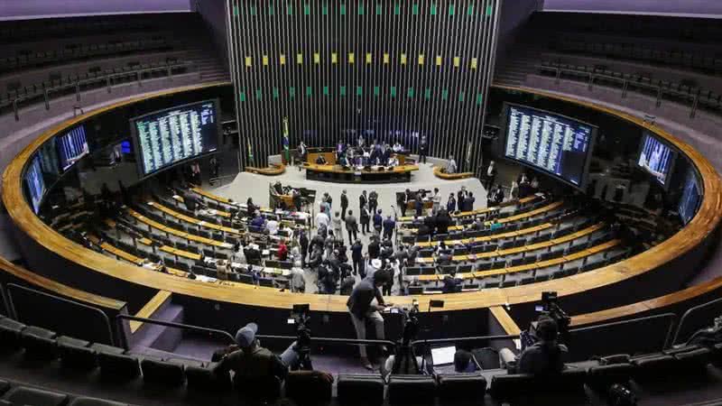 Janela partidária: Mais de 20% dos deputados federais trocam de legenda