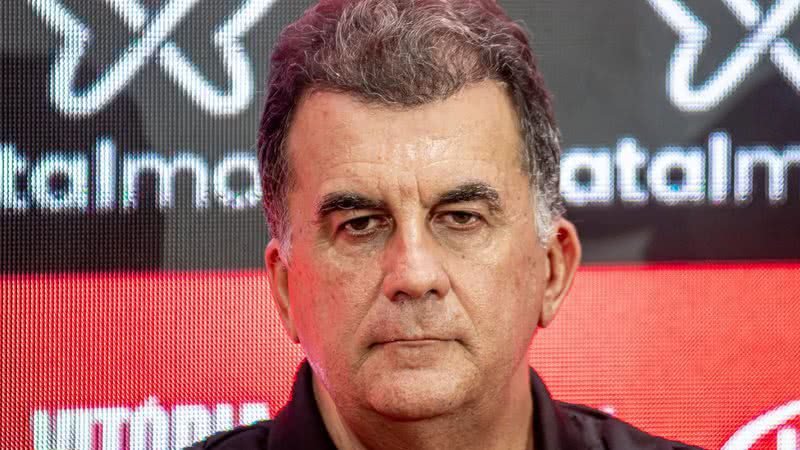 Fábio Mota se revolta com arbitragem após lances polêmicos em jogo contra o Athletico-PR: 'Um escândalo o que estão fazendo'; assista