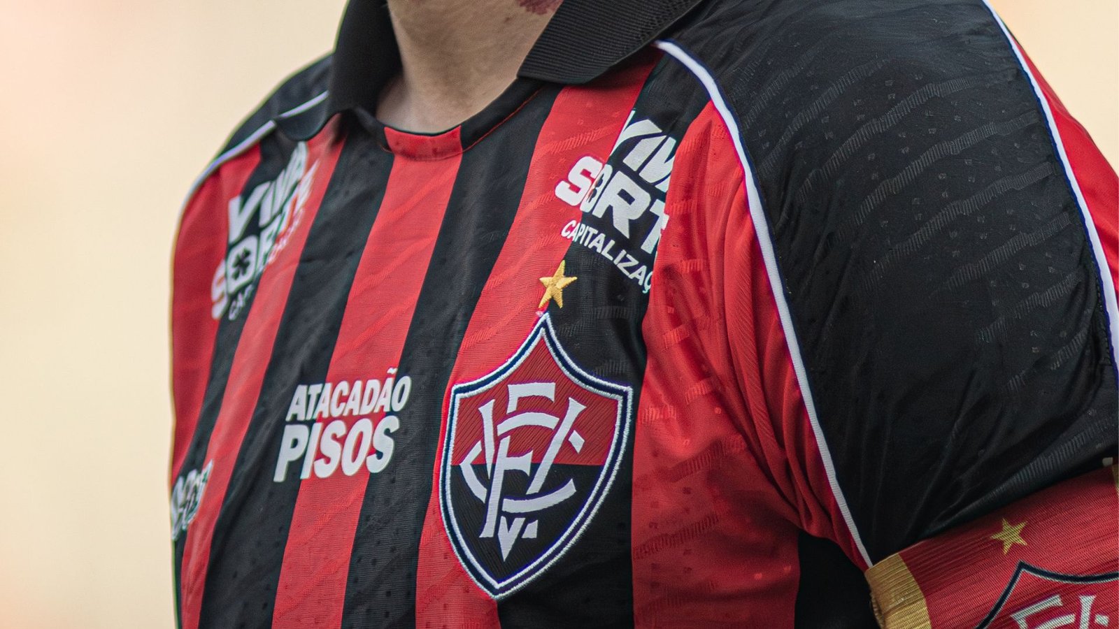 Ex-jogadores do Vitória acionam o clube na Justiça por questões trabalhistas e falta de pagamento; saiba quais atletas