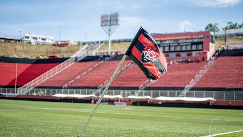 URGENTE: Zagueiro do Vitória sofre fratura e fica de fora por longo período; saiba mais