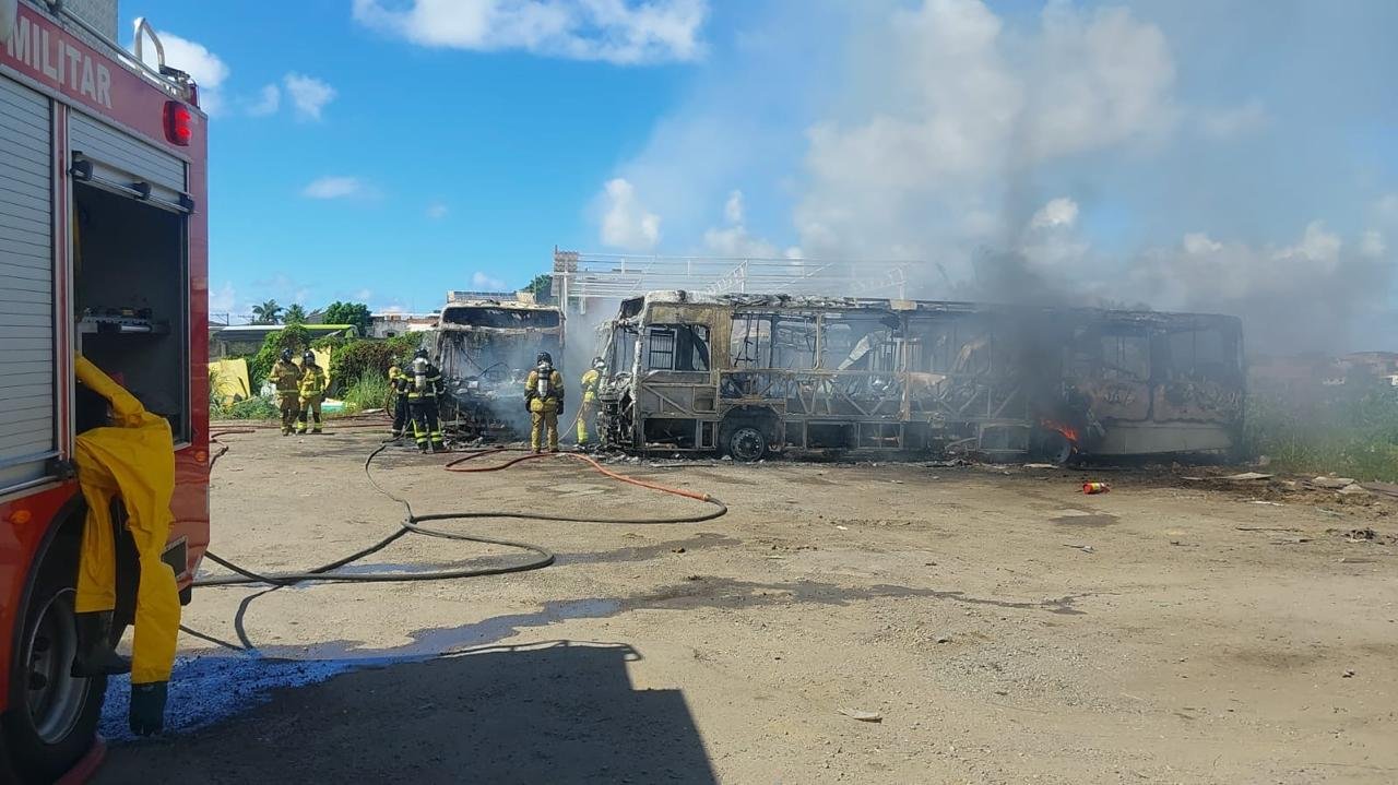 Após incêndio, Prefeitura de Lauro de Freitas se manifesta sobre oferta de transporte escolar aos estudantes