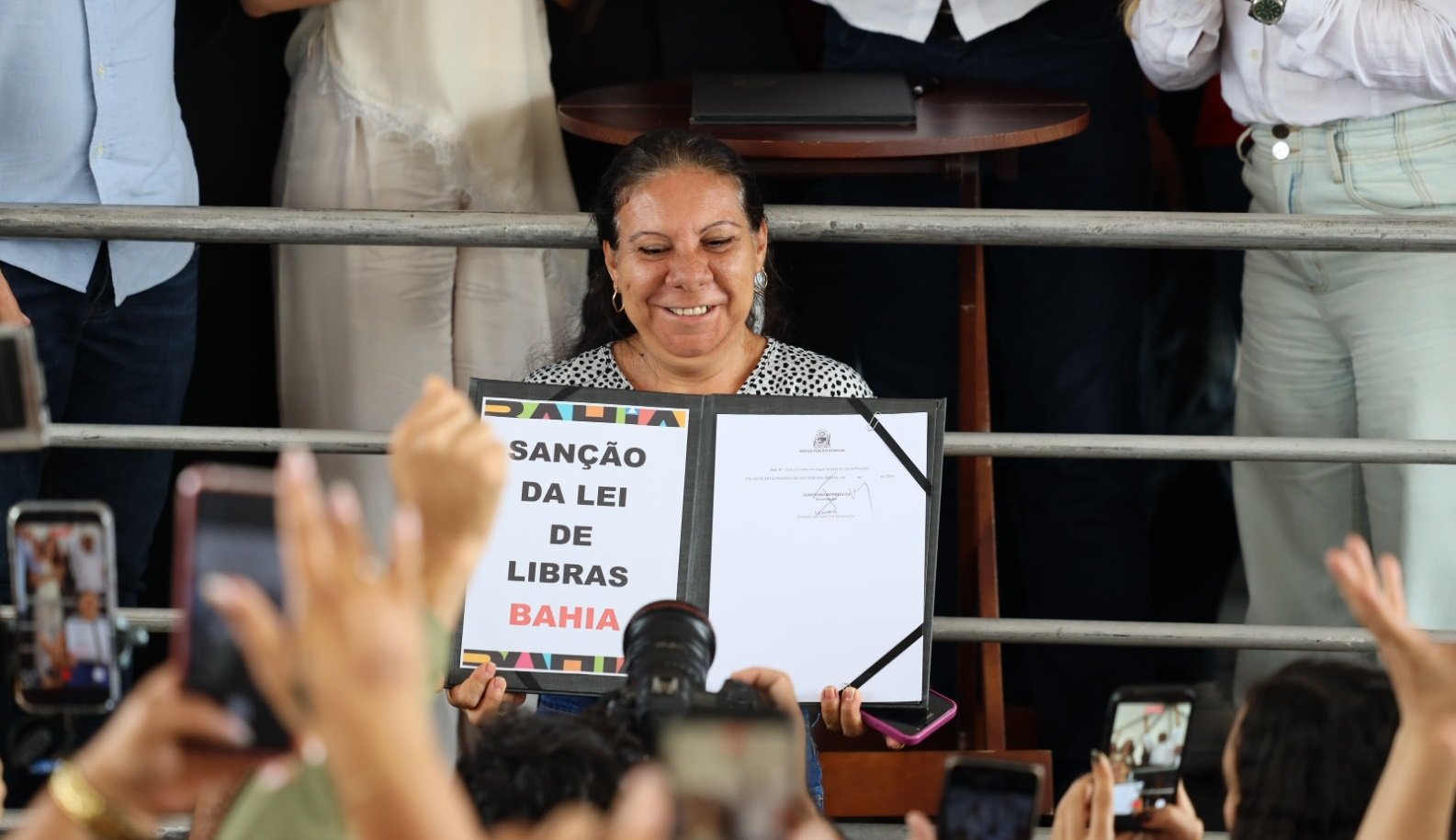 Lei que reconhece a Libras como meio legal de comunicação é sancionada na Bahia