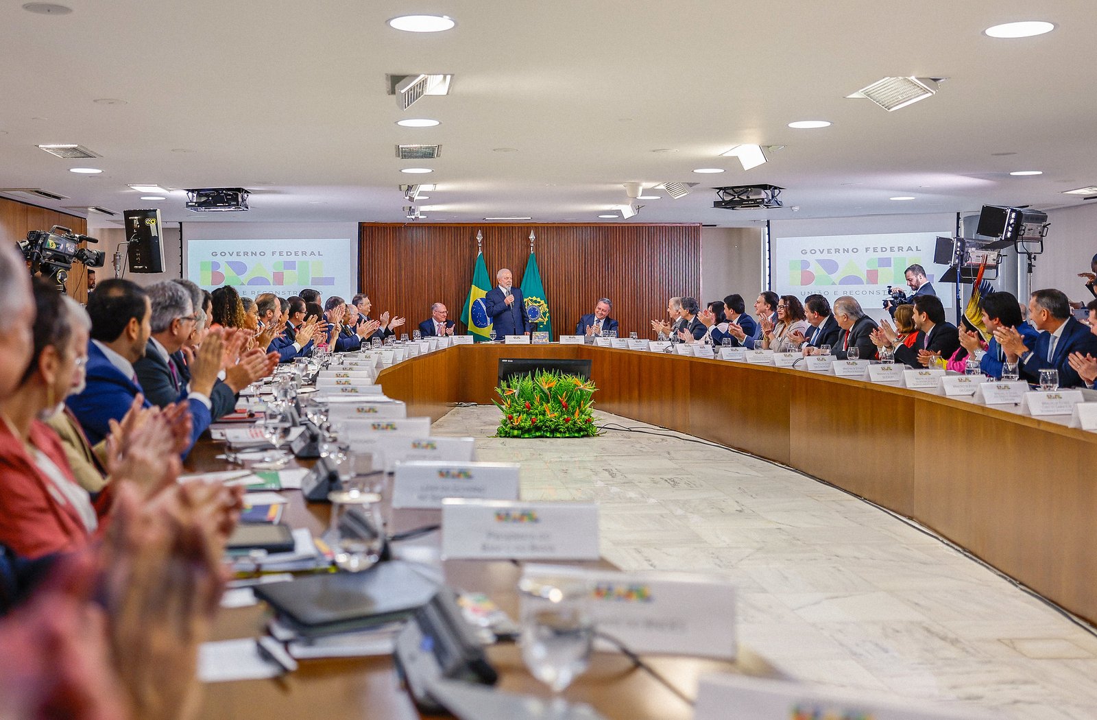 Lula deve iniciar semana com reunião com ministros após derrotas no Congresso