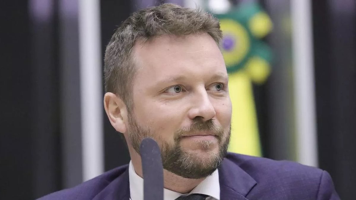 Votação da PEC da escala 6×1 é adiada após deputado bolsonarista pedir vista; saiba o que acontece agora