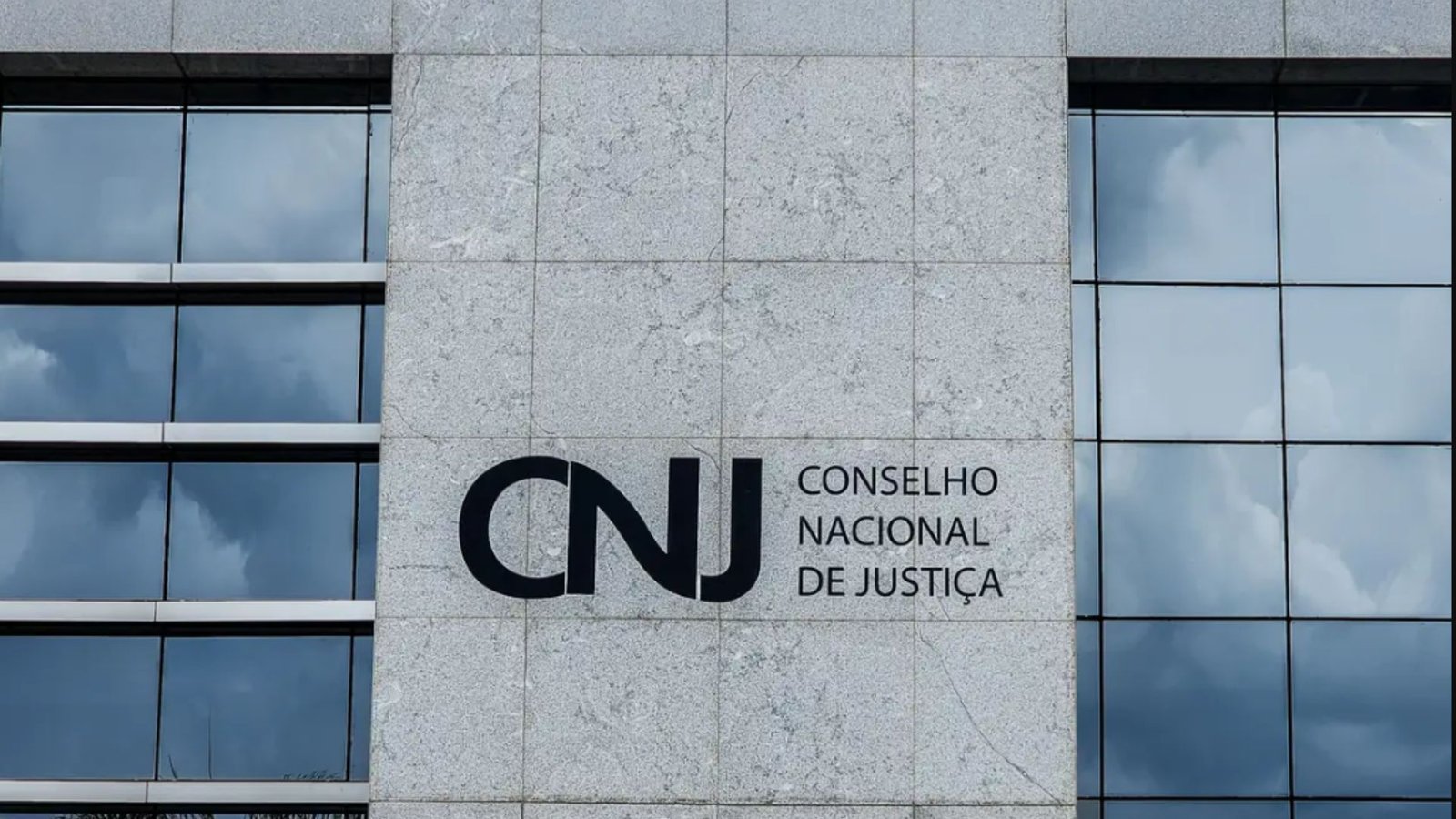 Salários de juízes na mira: CNJ pede ajuda do público para consertar seu Portal da Transparência