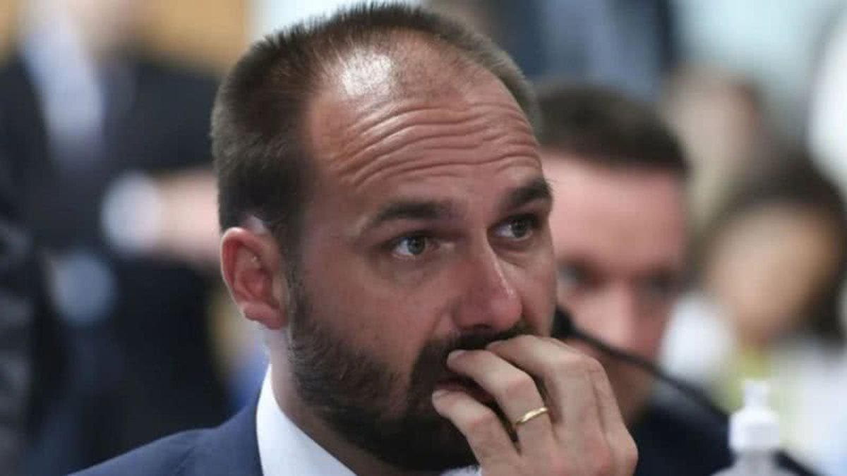 Eduardo Bolsonaro se articula para viabilizar nome de Zanatta na chapa de Flávio