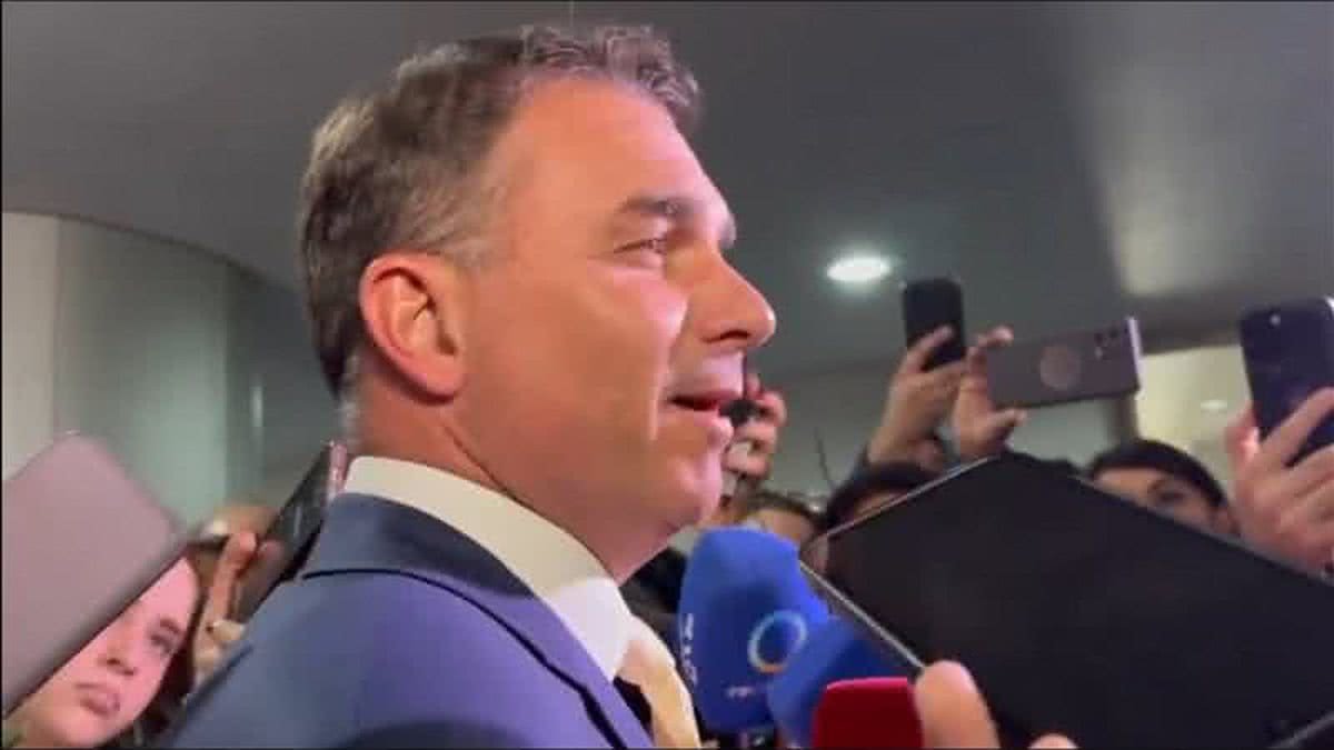 Flávio Bolsonaro rebate Michelle, pede desculpas e diz manter "coração aberto"