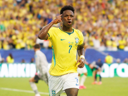 Vini Jr. volta a celebrar atuação pela Seleção ao som de música sobre superação e fé