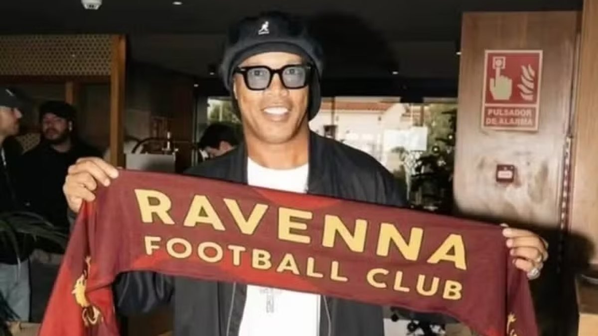 A VOLTA DO BRUXO? Aos 46 anos, Ronaldinho Gaúcho assina com clube italiano e será anunciado em evento