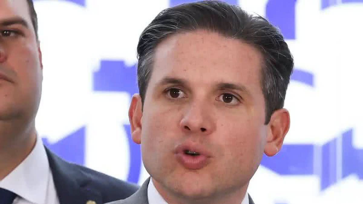 Hugo Motta admite que Daniel Vorcaro bancou viagem e estadia em Portugal