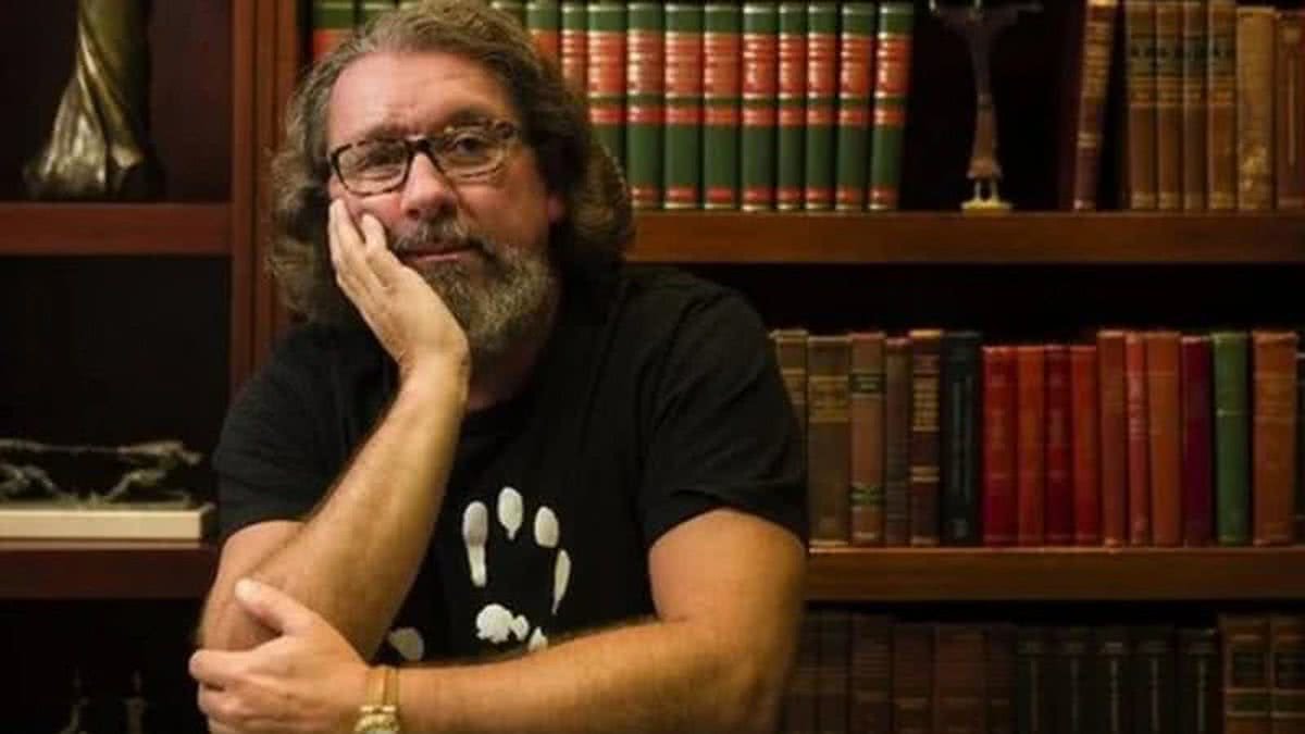 Mala roubada em hotel de luxo leva Kakay a tomar atitude