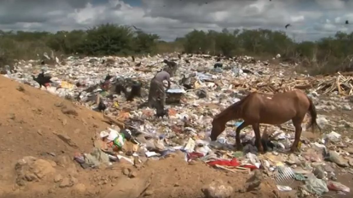 Justiça determina encerramento de lixão a céu aberto em Poções